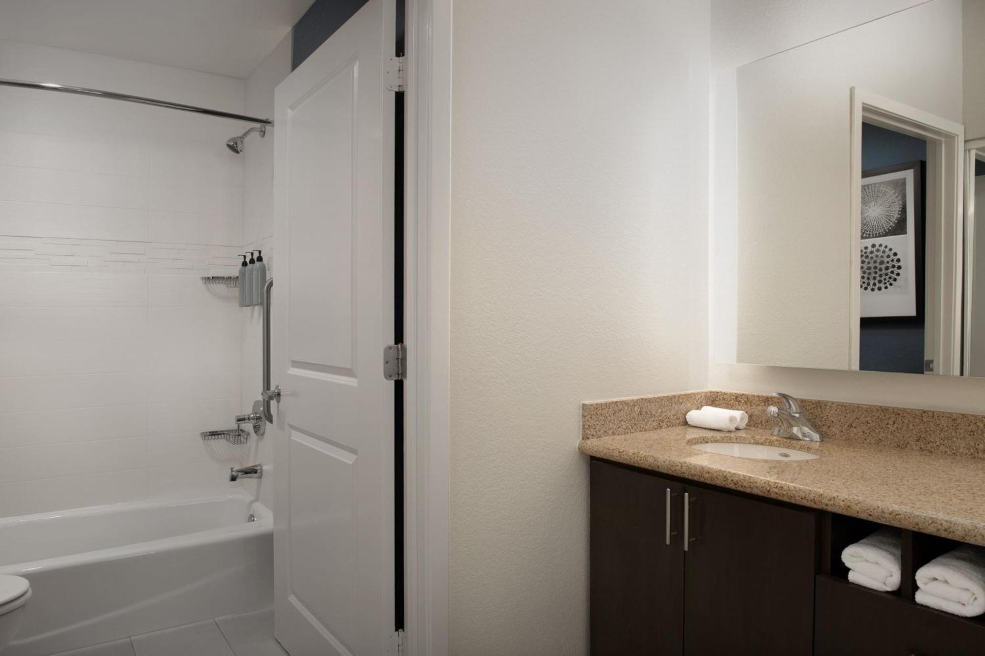 Residence Inn By Marriott Greensboro Airport Экстерьер фото